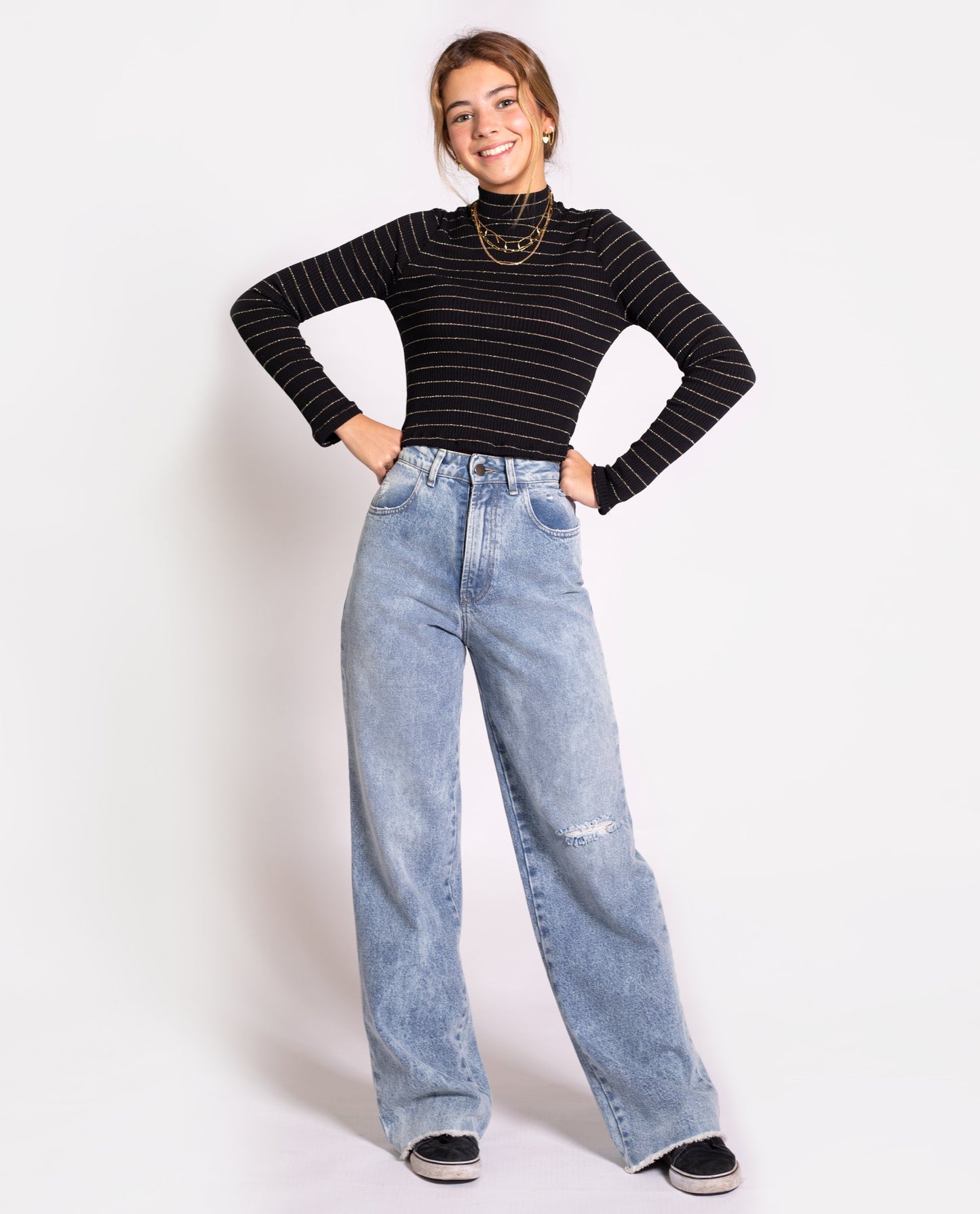 SUÉTER LOOK THE STARS · NEGRO