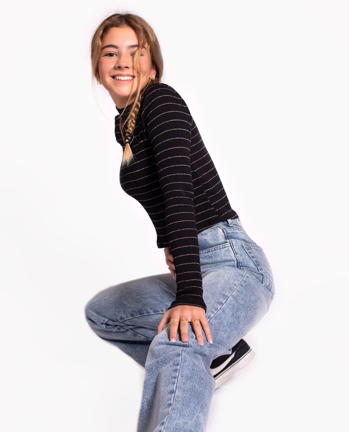 SUÉTER LOOK THE STARS · NEGRO