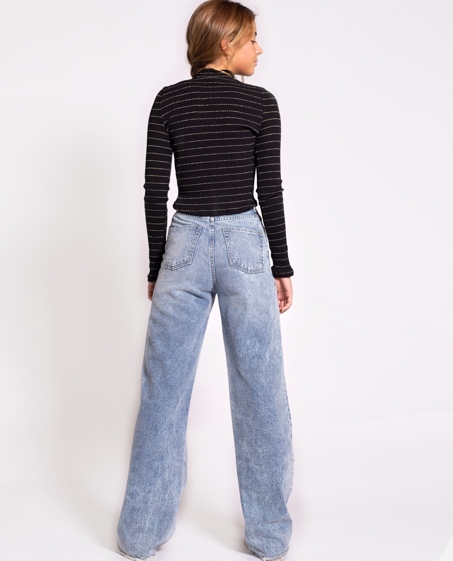 SUÉTER LOOK THE STARS · NEGRO