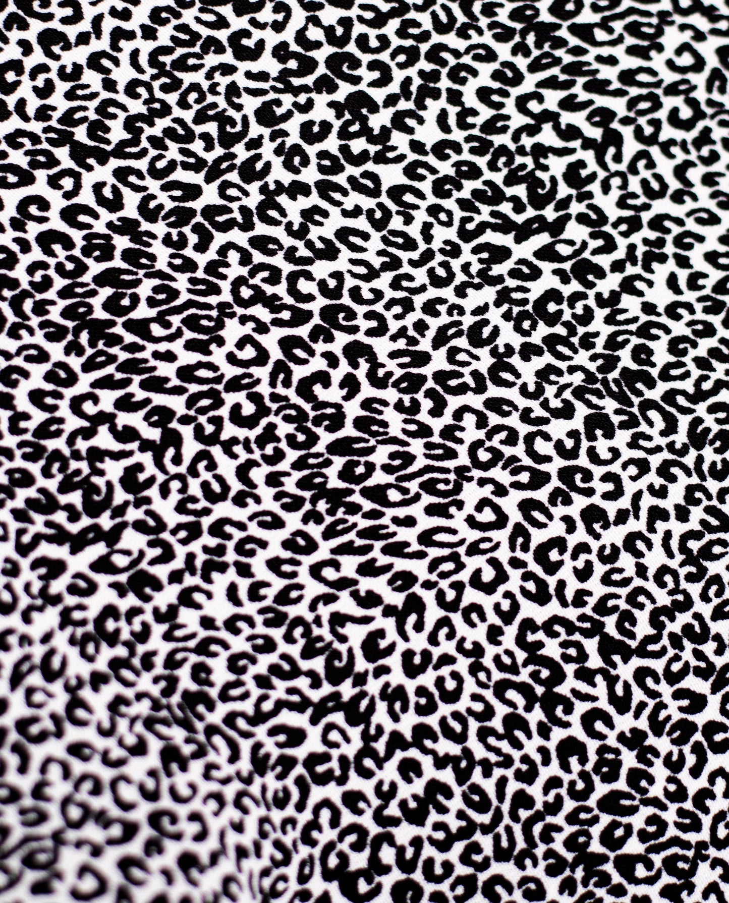 BLUSA WILD VIBES | Blusa blanca con manga larga escote cruzado y lazada | THE-ARE