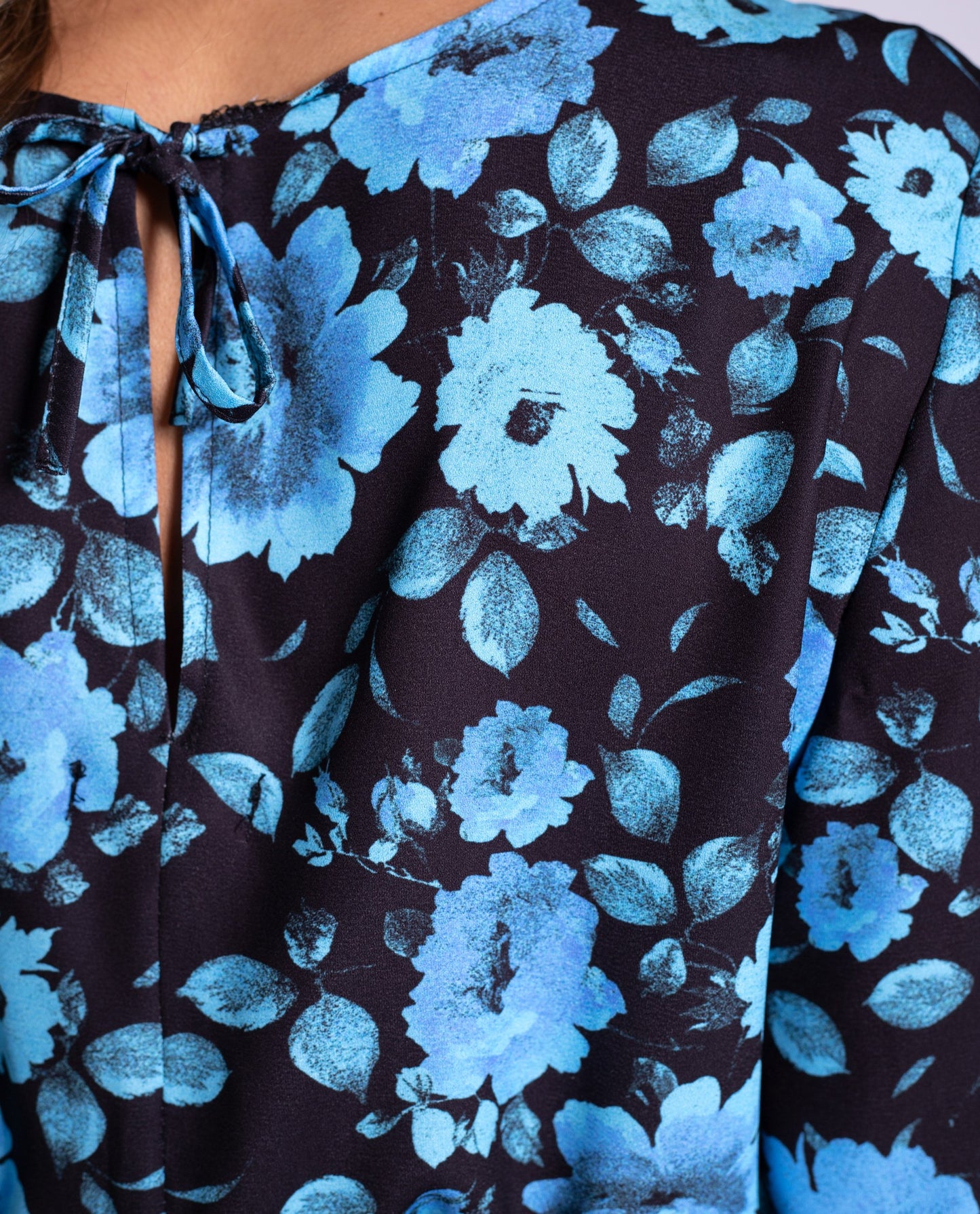 Vestido corto estampado flores azul y negro | Vestidos THE-ARE