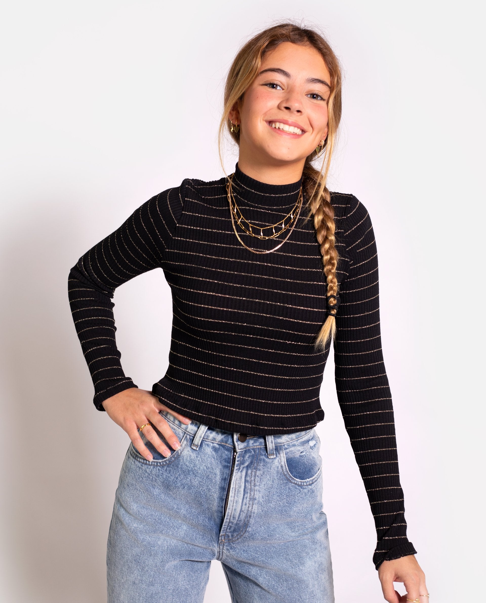 SUÉTER LOOK THE STARS | Sueter fino negro canalé con frunce regulable mujer | THE-ARE