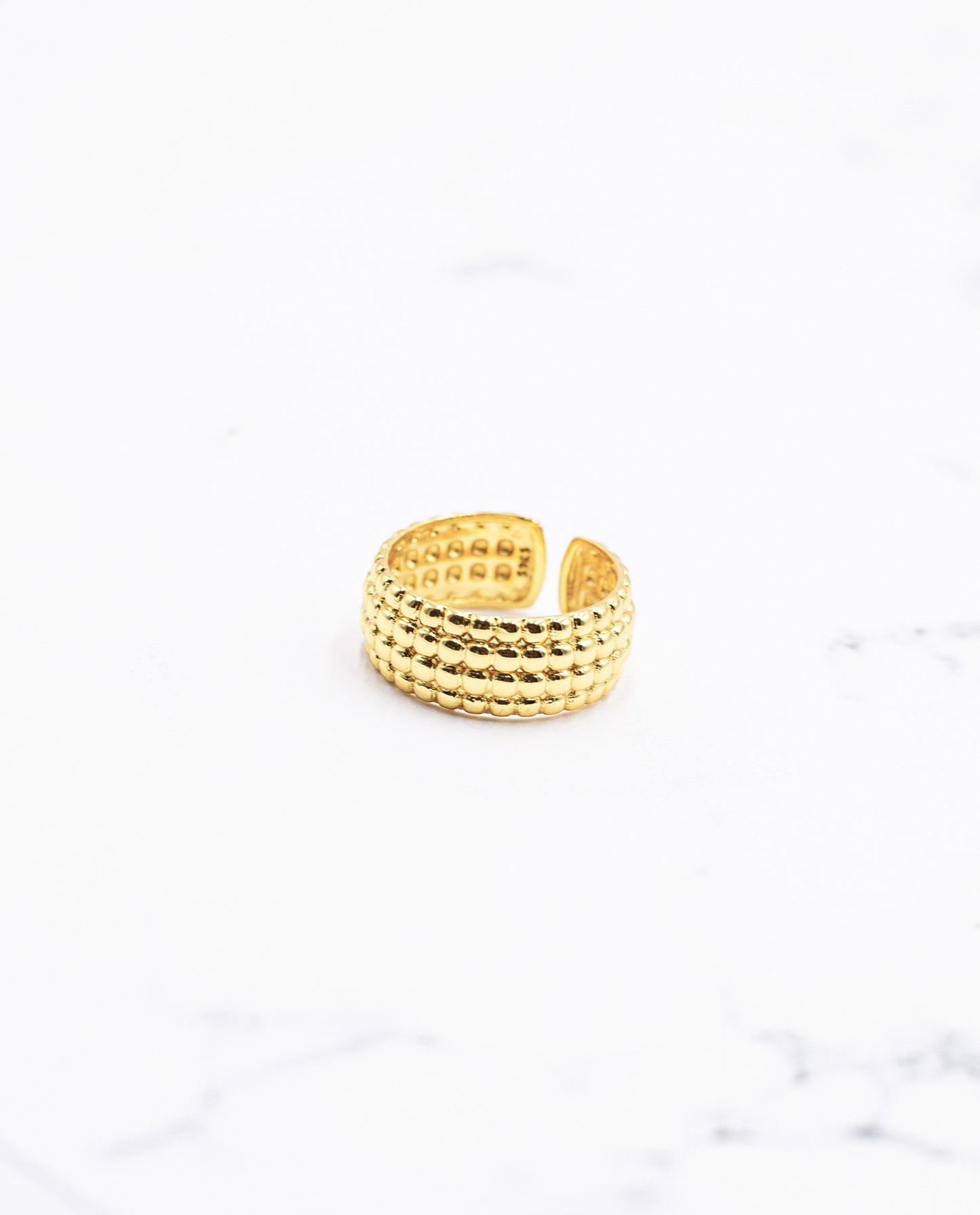 Anillo ancho con textura plata 925 bañada en oro | Joyitas THE-ARE