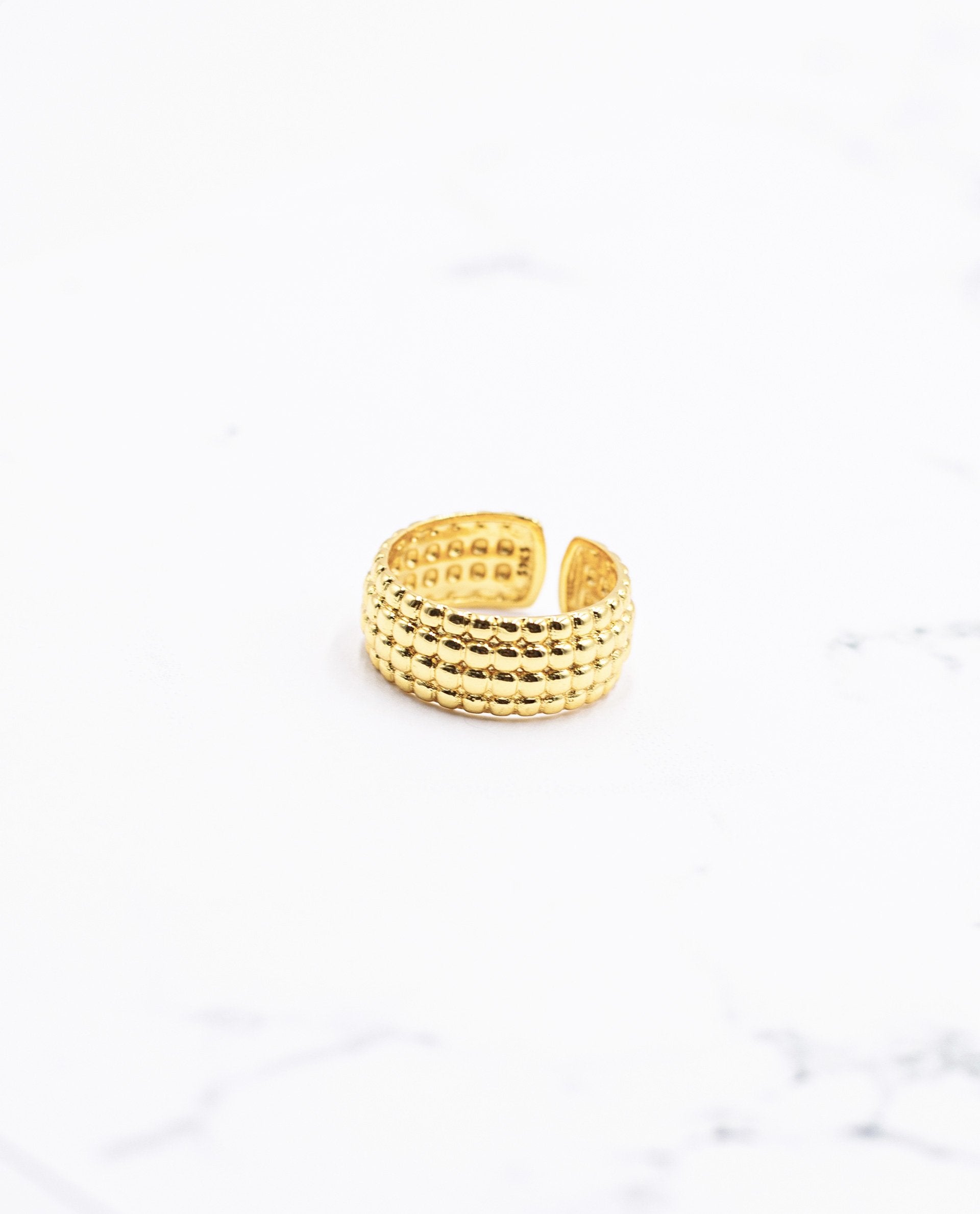 Anillo ancho con textura plata 925 bañada en oro | Joyitas THE-ARE