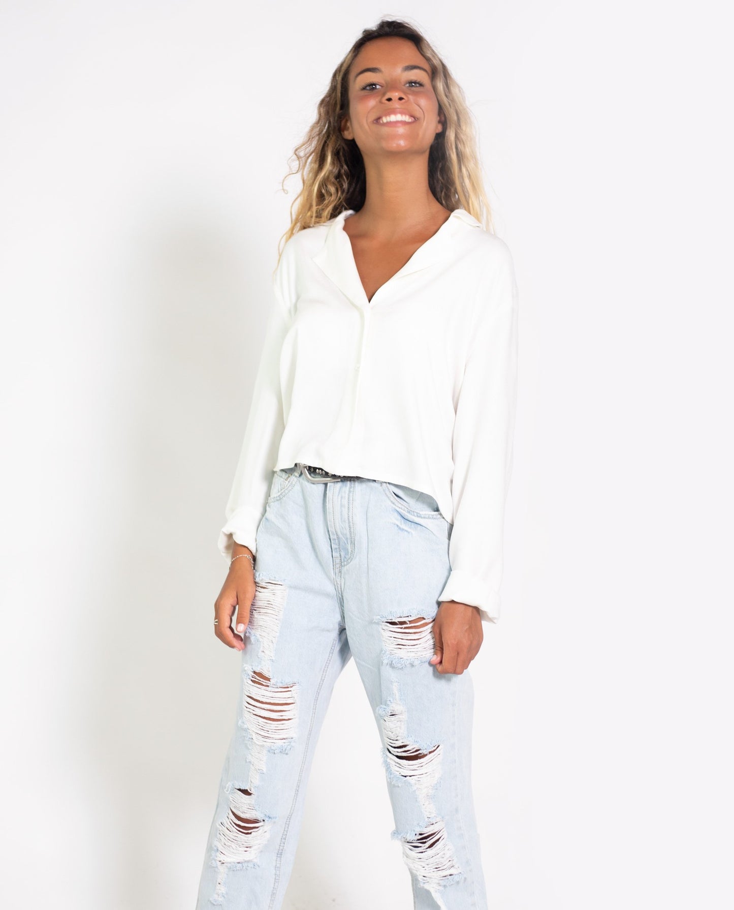 BLUSA NEW MOON | Camisa blanca de mujer tejido ligero con botones | Blusas THE-ARE