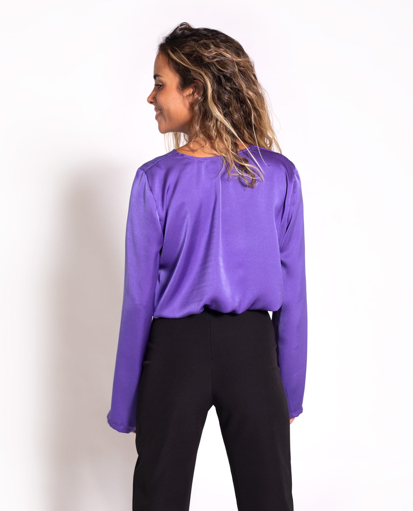 BLUSA LAST QUARTER | Camisa morada de mujer tejido ligero elegante | Blusas THE-ARE