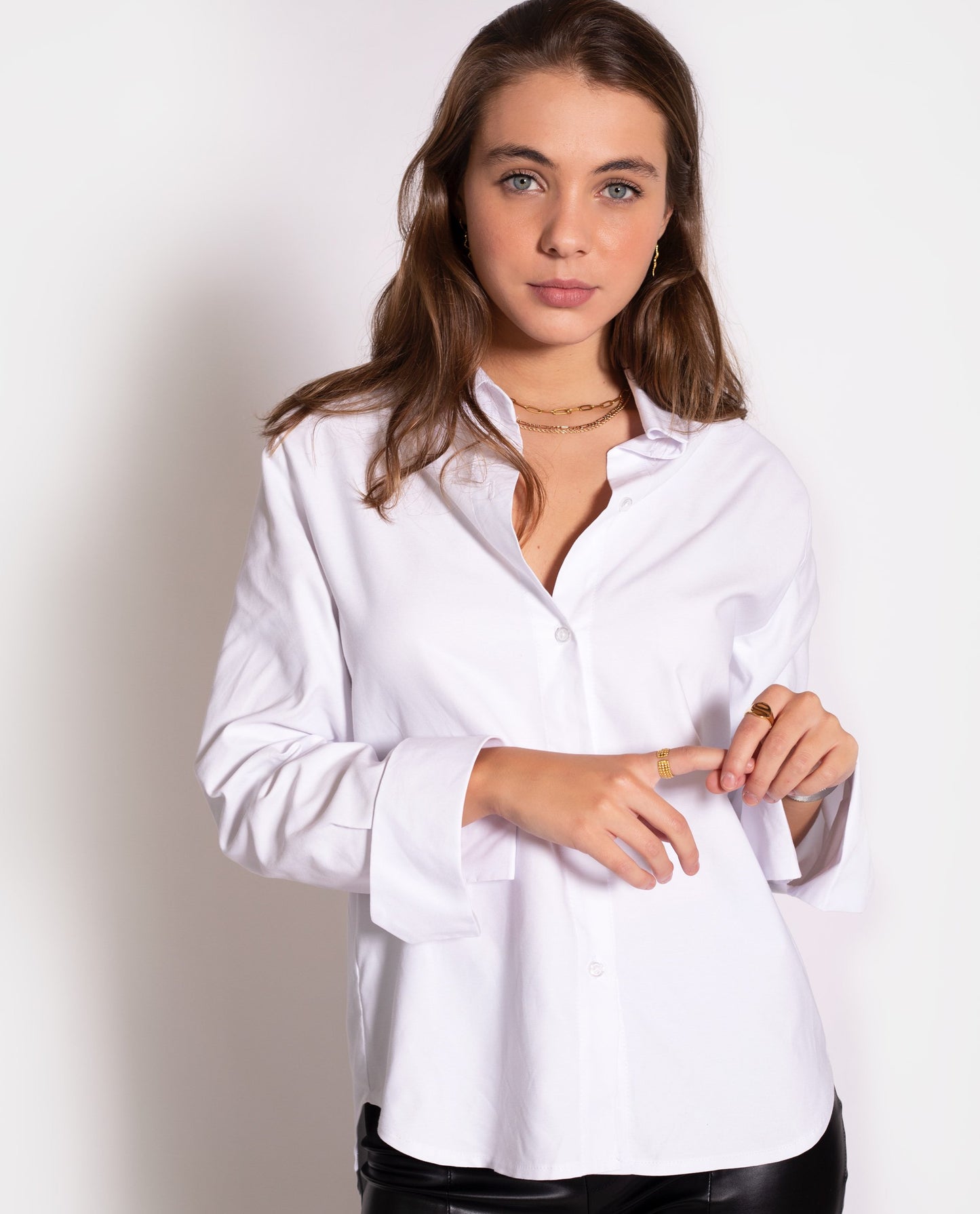 CAMISA UNBELIEVABLE | Camisa blanca de mujer más larga detrás | THE-ARE