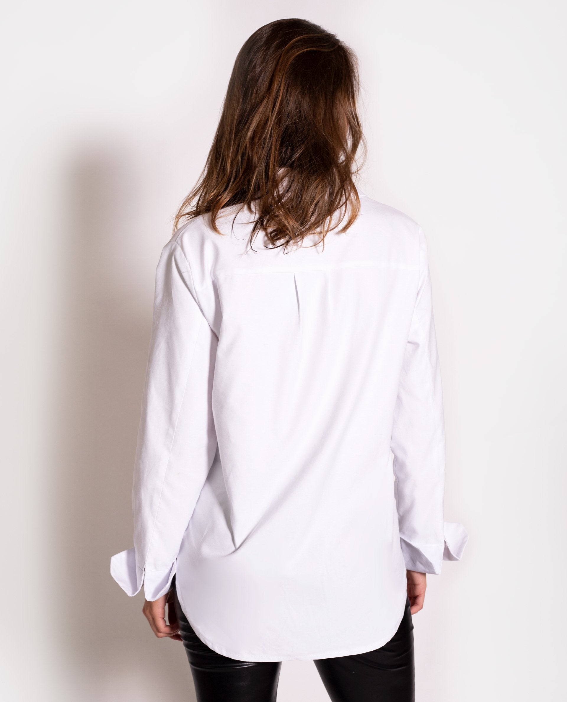 CAMISA UNBELIEVABLE | Camisa blanca de mujer más larga detrás | THE-ARE