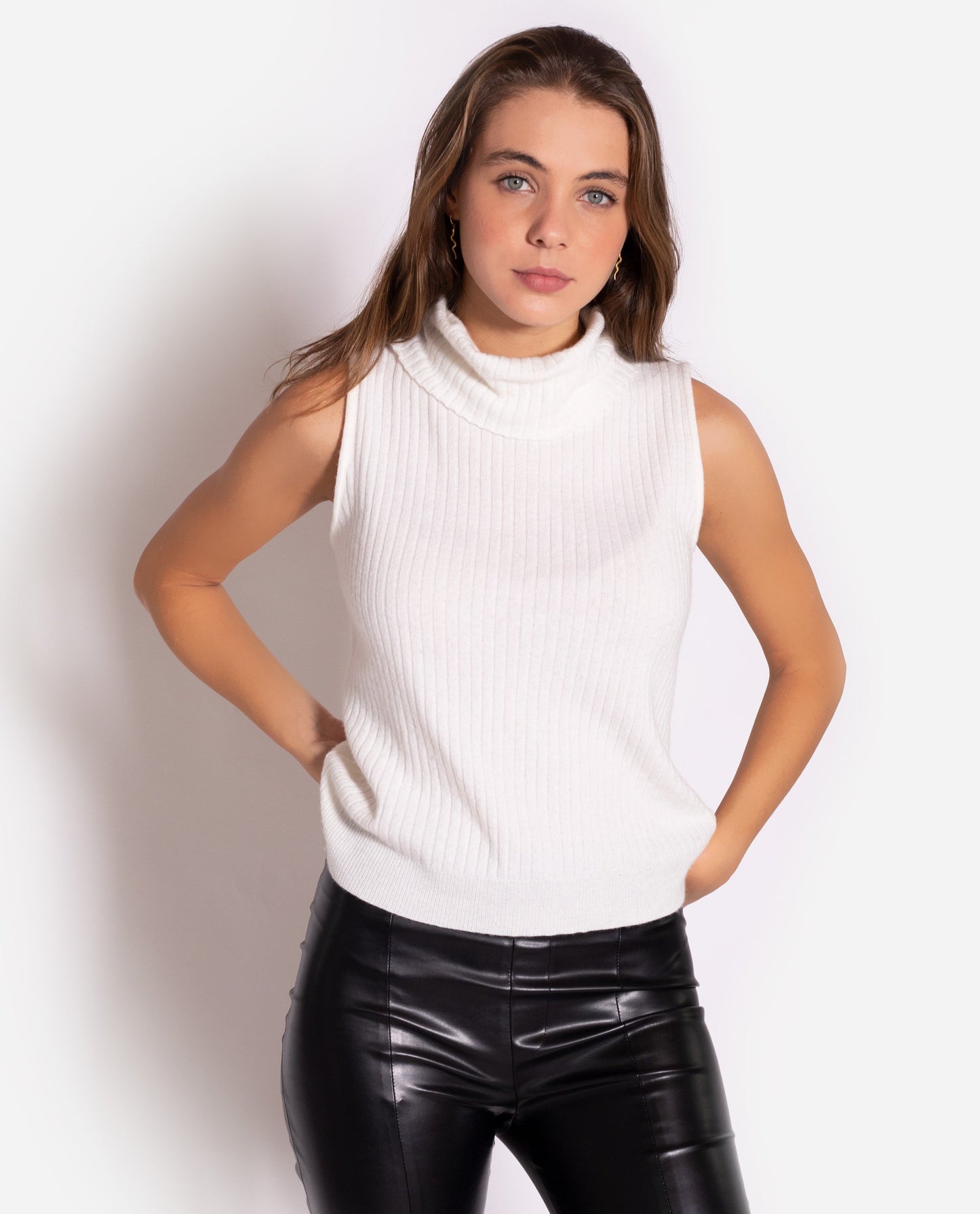 CHALECO ANYWAY | Chaleco fino cuello alto de mujer | Chalecos y jerseys THE-ARE