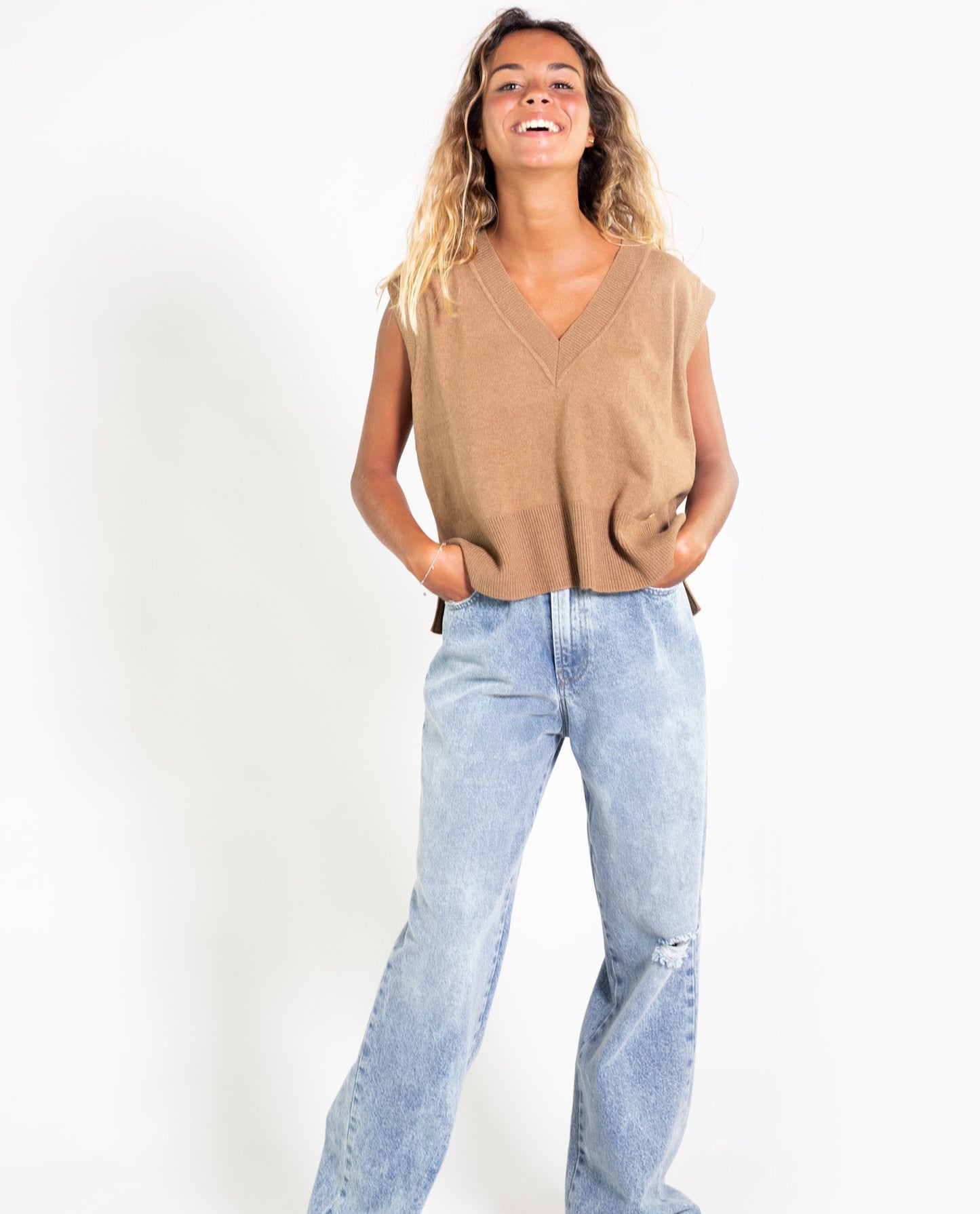 CHALECO MOONSHADOW | Jersey fino sin mangas beige mujer | Jerseys chicas THE-ARE