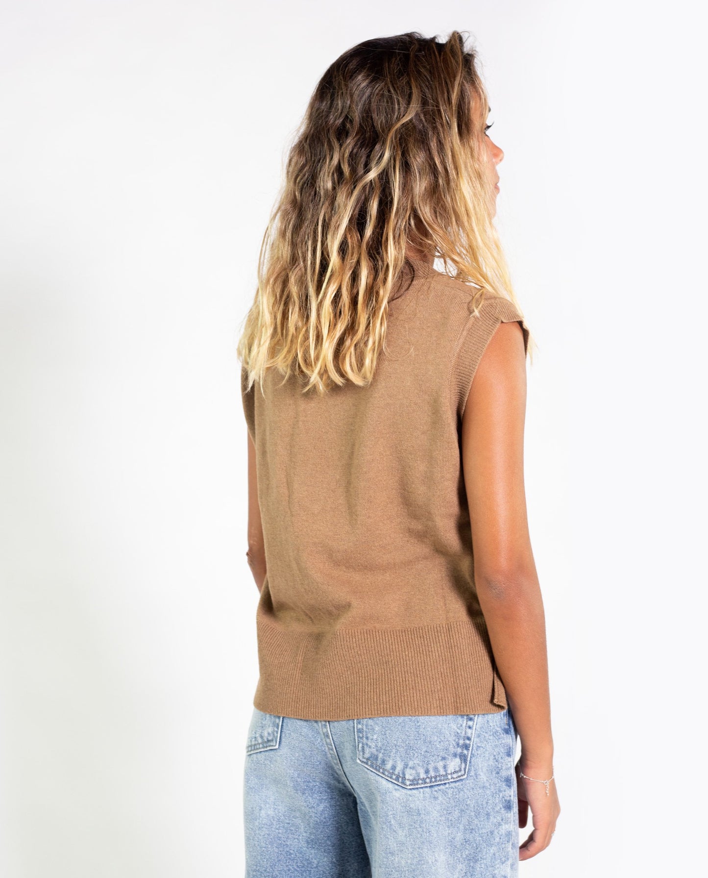 CHALECO MOONSHADOW | Jersey fino sin mangas beige mujer | Jerseys chicas THE-ARE