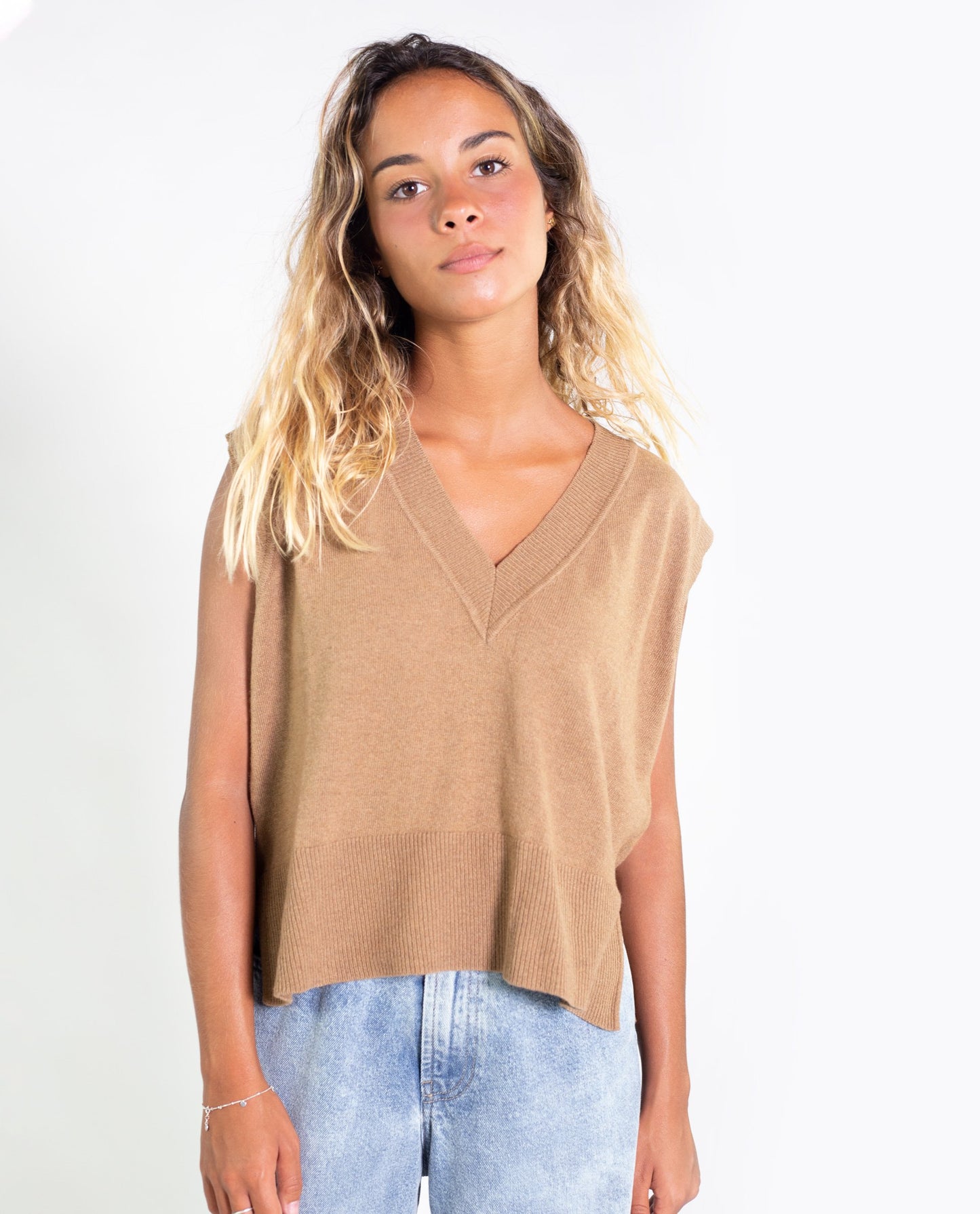 CHALECO MOONSHADOW | Jersey fino sin mangas beige mujer | Jerseys chicas THE-ARE