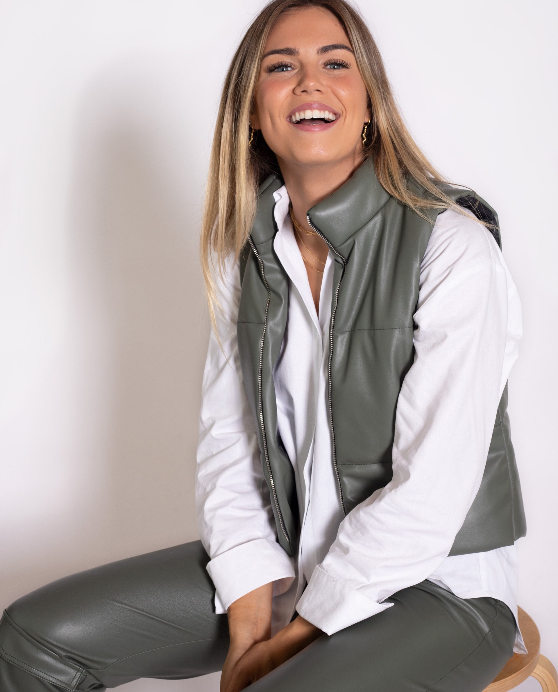 CHALECO HEADQUARTERS | Chaleco efecto piel con relleno mujer | Chaquetas y abrigo THE-ARE