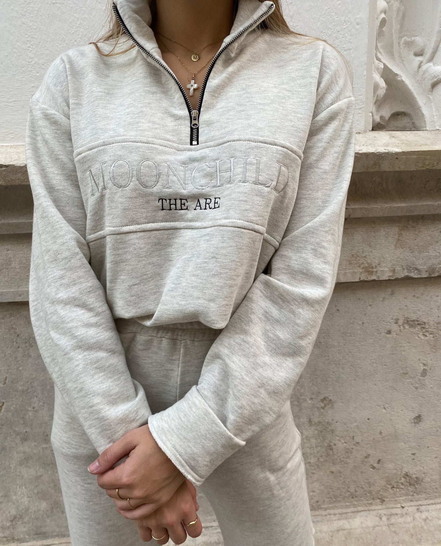 SUDADERA GAP YEAR |Sudadera gris con cremallera sin capucha | Sudaderas mujer THE-ARE