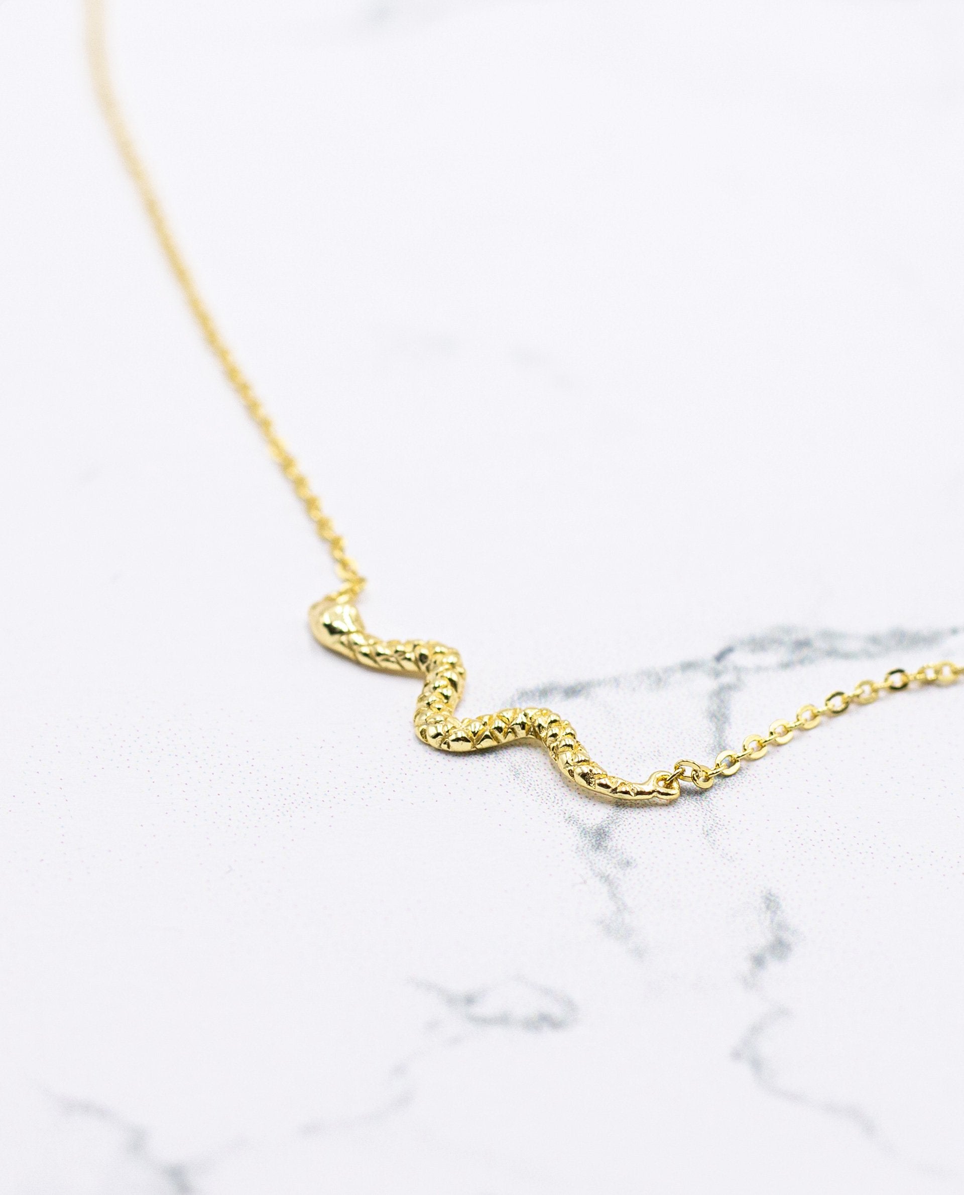 CADENA SNAKE | Gargantilla cadena dorada con dibujo serpiente | Joyitas THE-ARE