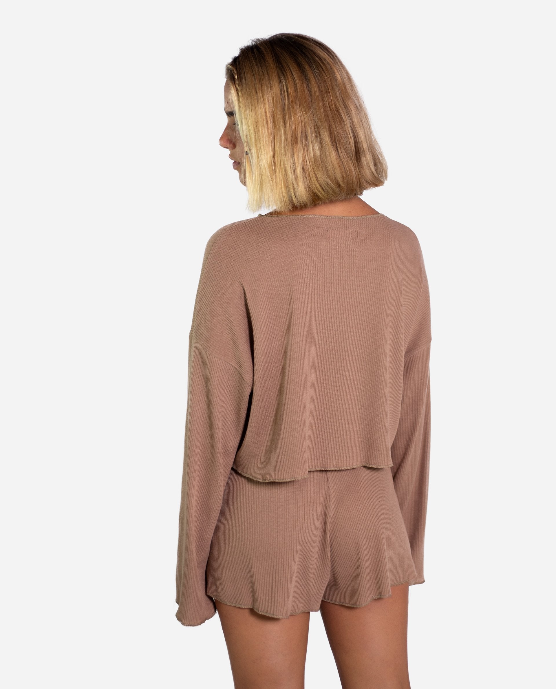 SHORT WITTY | Short canalé camel oversize | Conjunto comfy THE-ARE