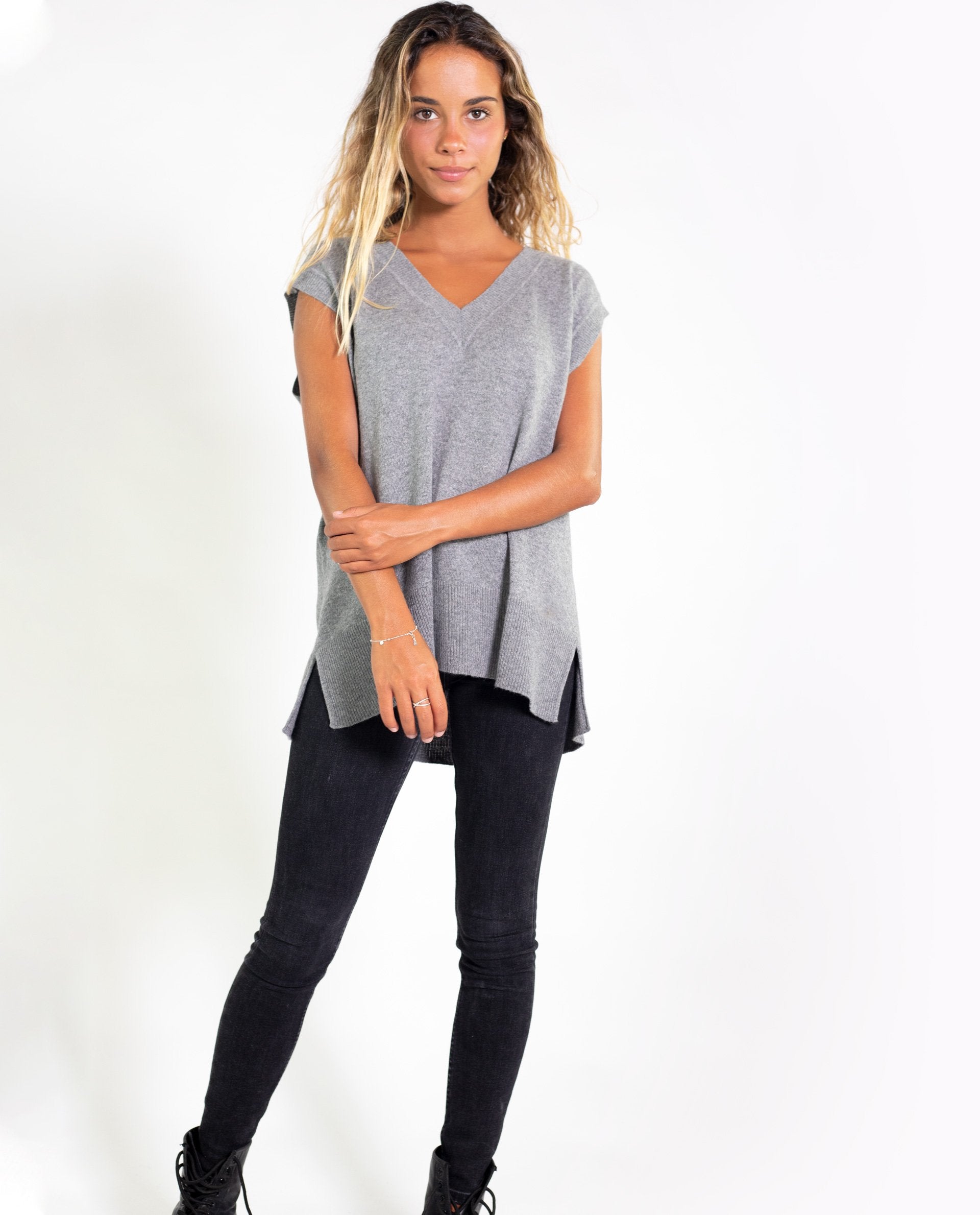 CHALECO MOONSHADOW | Jersey fino sin mangas gris mujer | Jerseys chicas THE-ARE