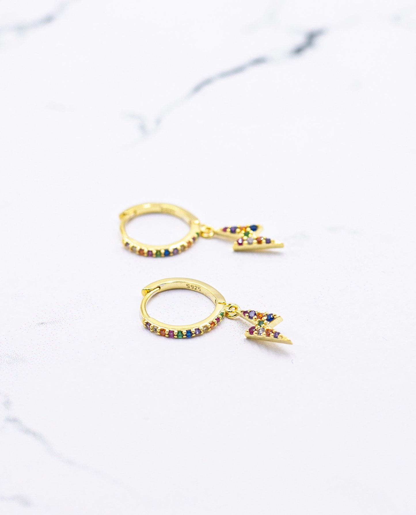 PENDIENTES BOREAL | Pendientes aro con rayo multicolor circonitas | Joyitas THE-ARE