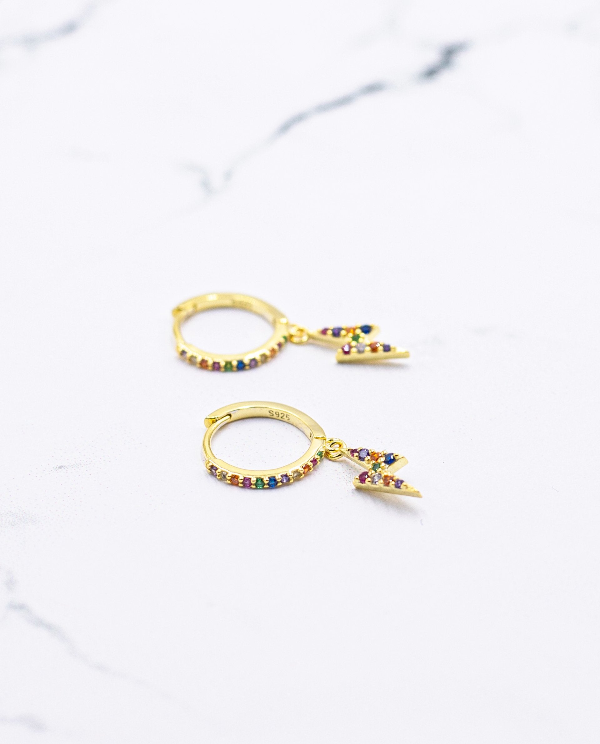 PENDIENTES BOREAL | Pendientes aro con rayo multicolor circonitas | Joyitas THE-ARE