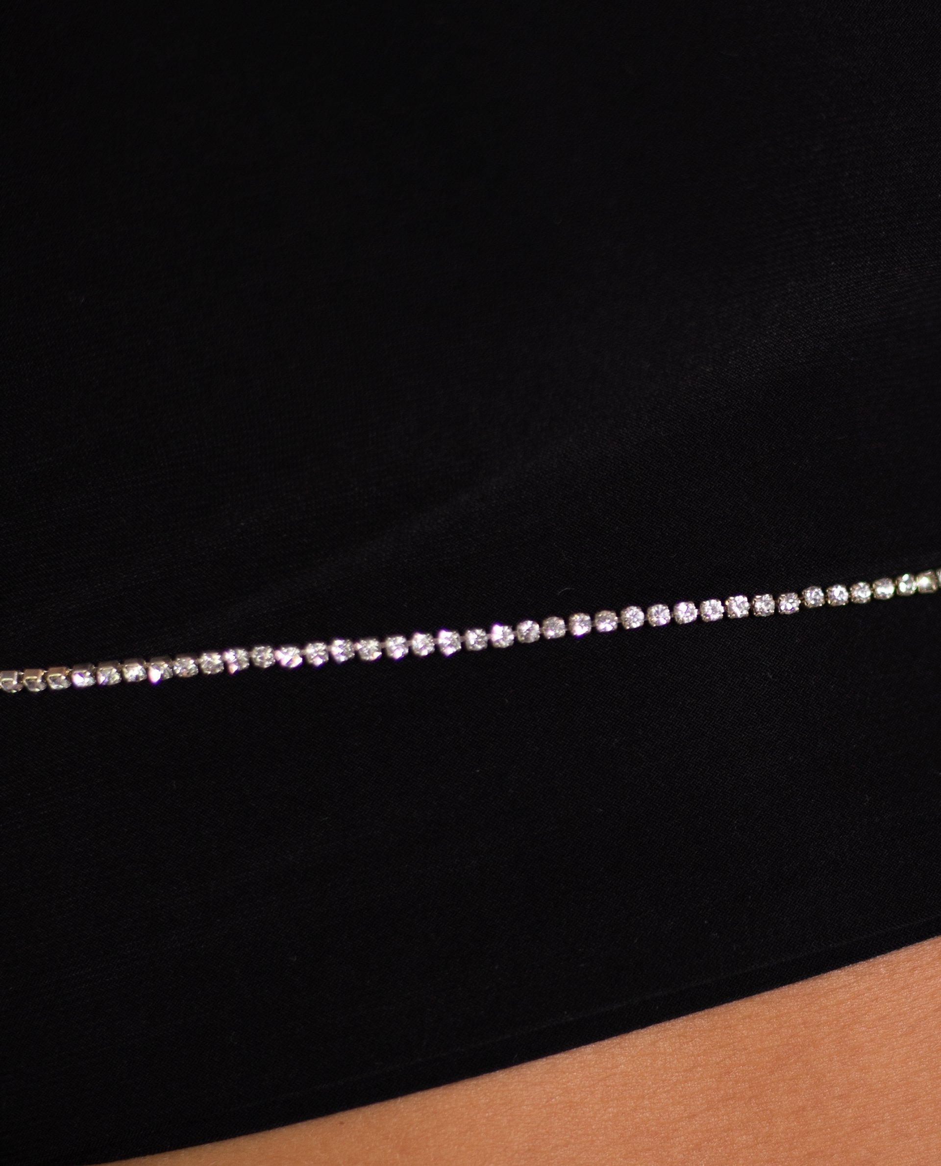TOP NITE | Top halter negro cadena strass plateada | Tops de fiesta THE-ARE