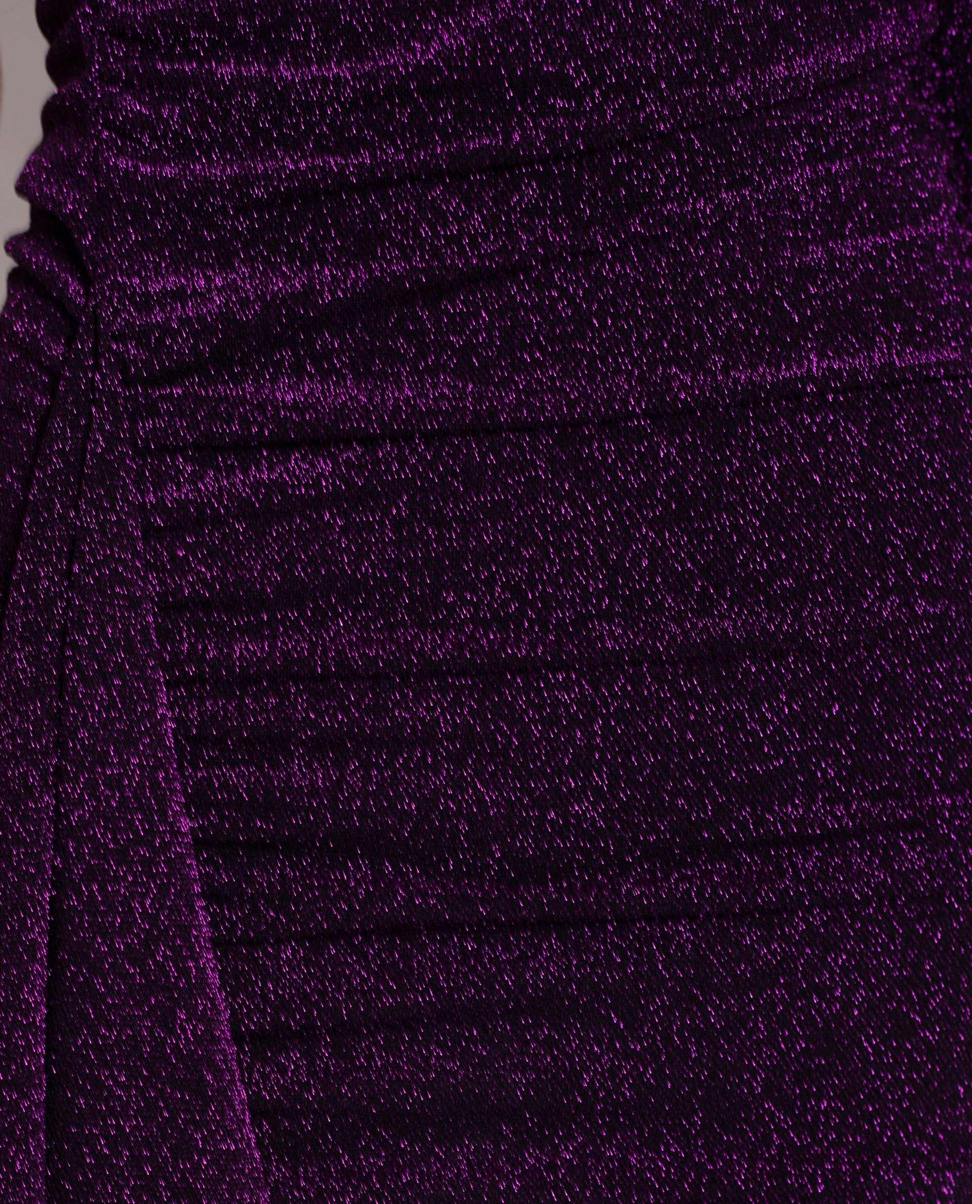Vestido corto escote asimétrico manga larga con brillo | THE-ARE